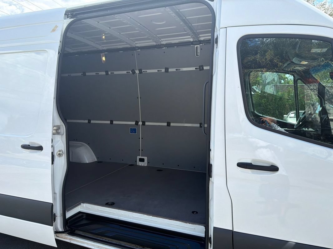 Used 2025 Mercedes-Benz Sprinter 2500 image 8