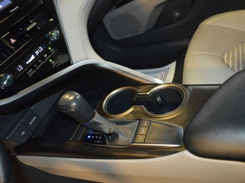 Used 2022 Toyota Camry SE image 20