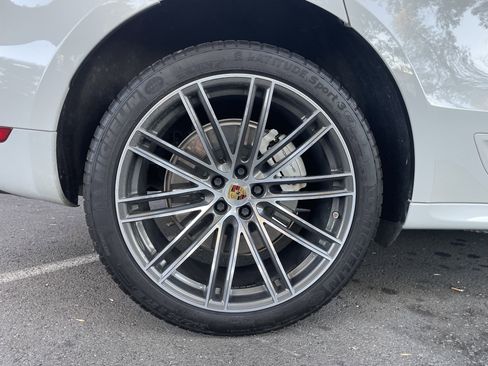 Used 2020 Porsche Macan Turbo image 12