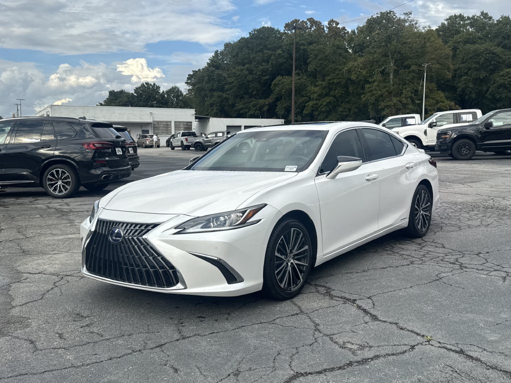 Used 2022 Lexus ES 300h w/ Premium Package FWD image 3