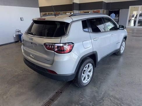 Certified 2024 Jeep Compass Latitude image 8