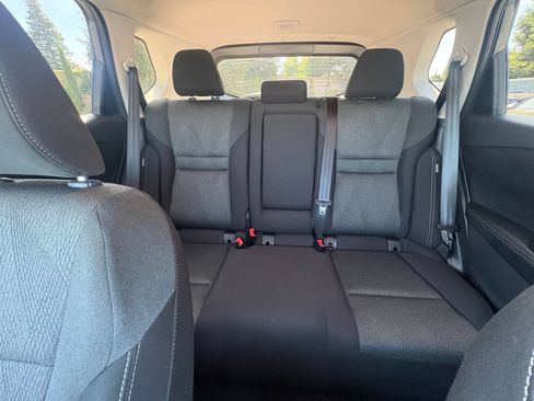 Used 2025 Nissan Rogue SV FWD image 40
