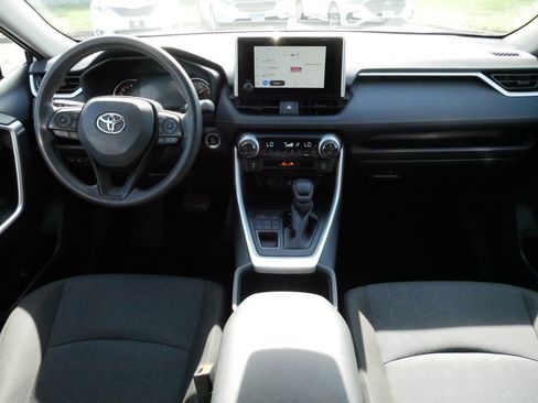 Used 2025 Toyota RAV4 XLE AWD/4WD image 10
