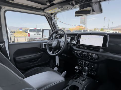 Used 2024 Jeep Wrangler Unlimited Rubicon 4xe w/ Technology Group AWD/4WD image 9