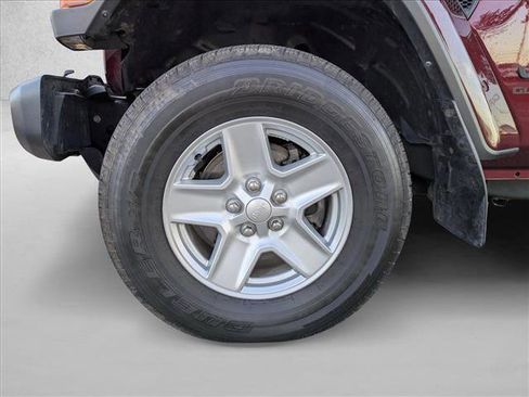 Used 2022 Jeep Gladiator Sport image 22