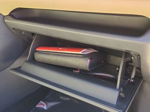 Used 2022 Toyota RAV4 XLE image 21