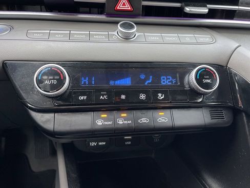 Used 2024 Hyundai Elantra Blue image 12