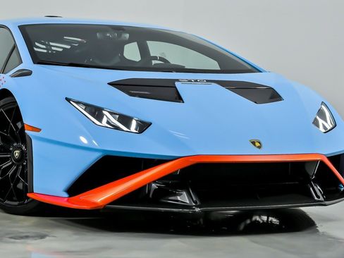Used 2022 Lamborghini Huracan STO RWD image 3