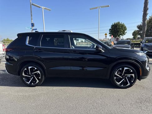 Used 2024 Mitsubishi Outlander SE image 3