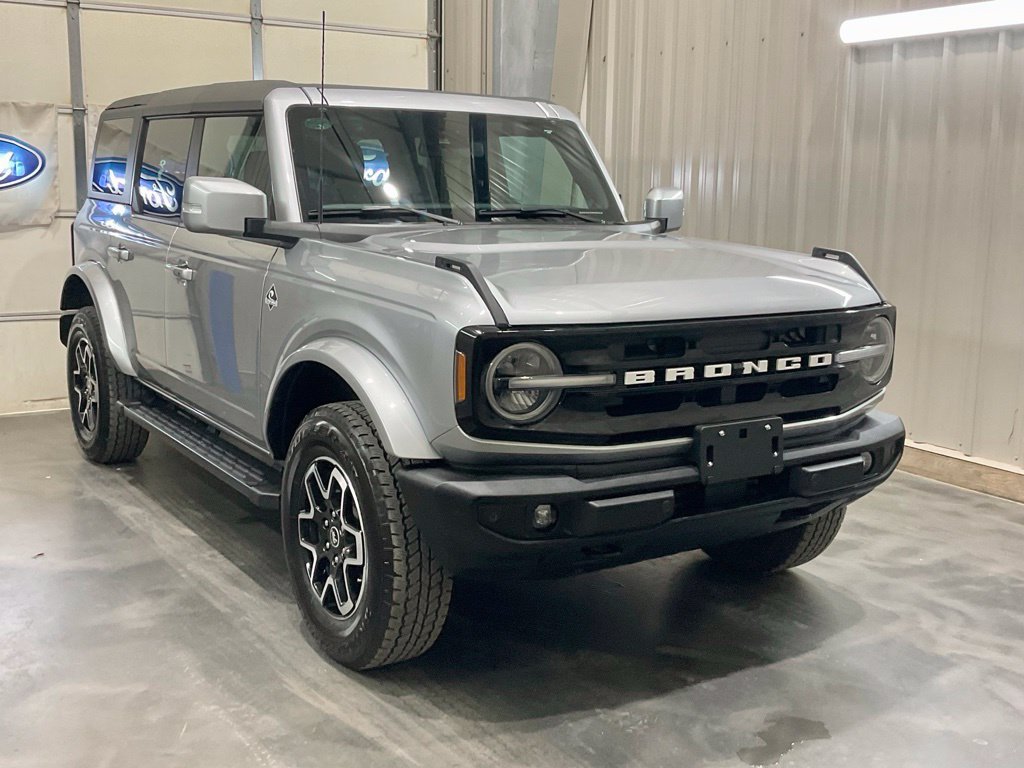 Used 2024 Ford Bronco Outer Banks AWD/4WD image 2