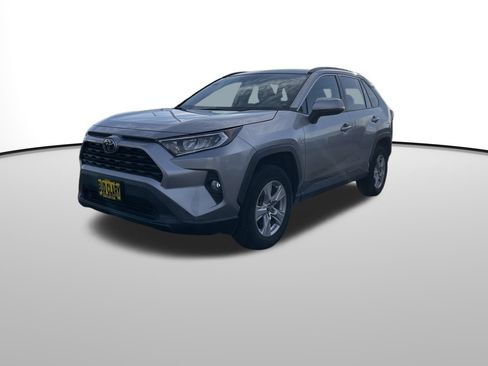 Used 2020 Toyota RAV4 XLE w/ Convenience Package image 8