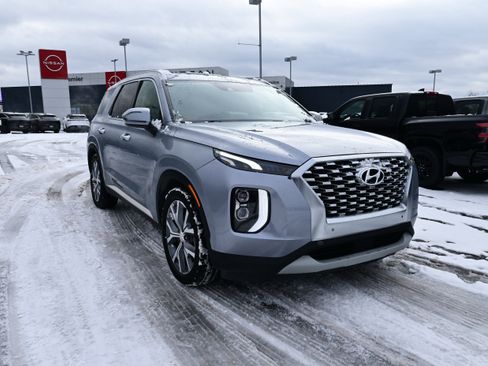 Used 2020 Hyundai Palisade SEL w/ Premium Package image 2