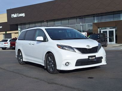 Used 2017 Toyota Sienna SE Premium