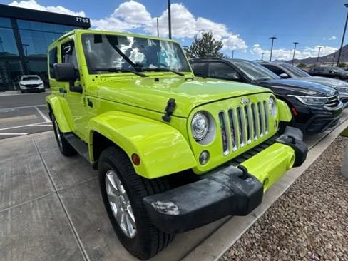 Used 2017 Jeep Wrangler Sahara w/ Connectivity Group AWD/4WD image 3