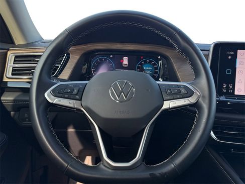 Used 2025 Volkswagen Atlas SE image 12