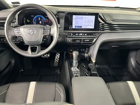 Used 2025 Toyota Camry SE image 17