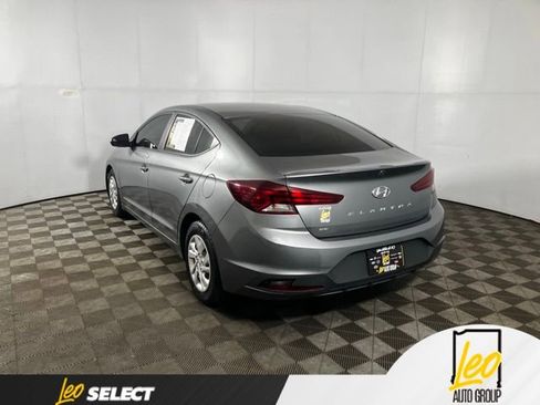 Used 2019 Hyundai Elantra SE FWD image 4
