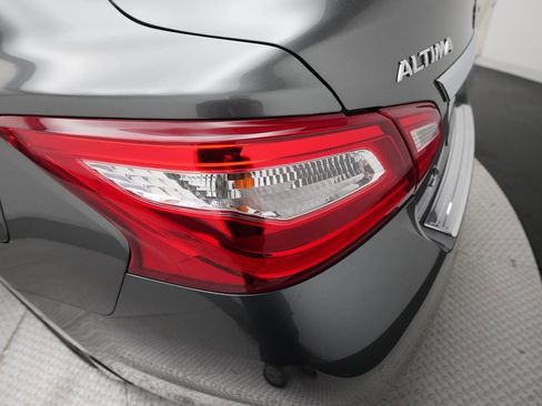 Used 2016 Nissan Altima 2.5 SV w/ Convenience Package image 32