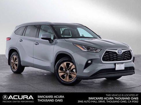 Used 2022 Toyota Highlander Bronze Edition image 1