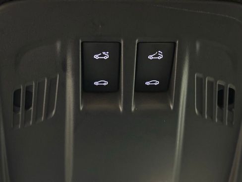 Used 2017 Chevrolet Cruze Premier image 33