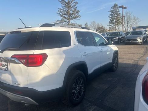 Used 2017 GMC Acadia SLT AWD/4WD image 3