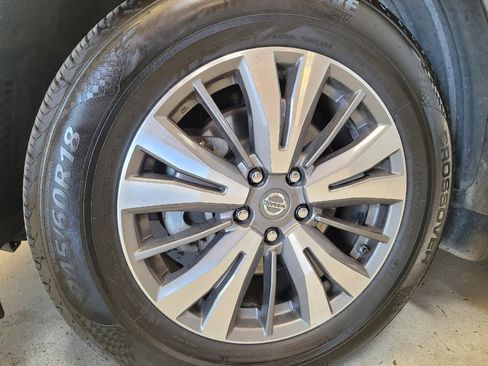 Used 2017 Nissan Pathfinder S image 31