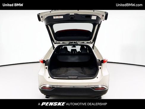 Used 2021 Toyota Venza XLE w/ Softex Package image 12