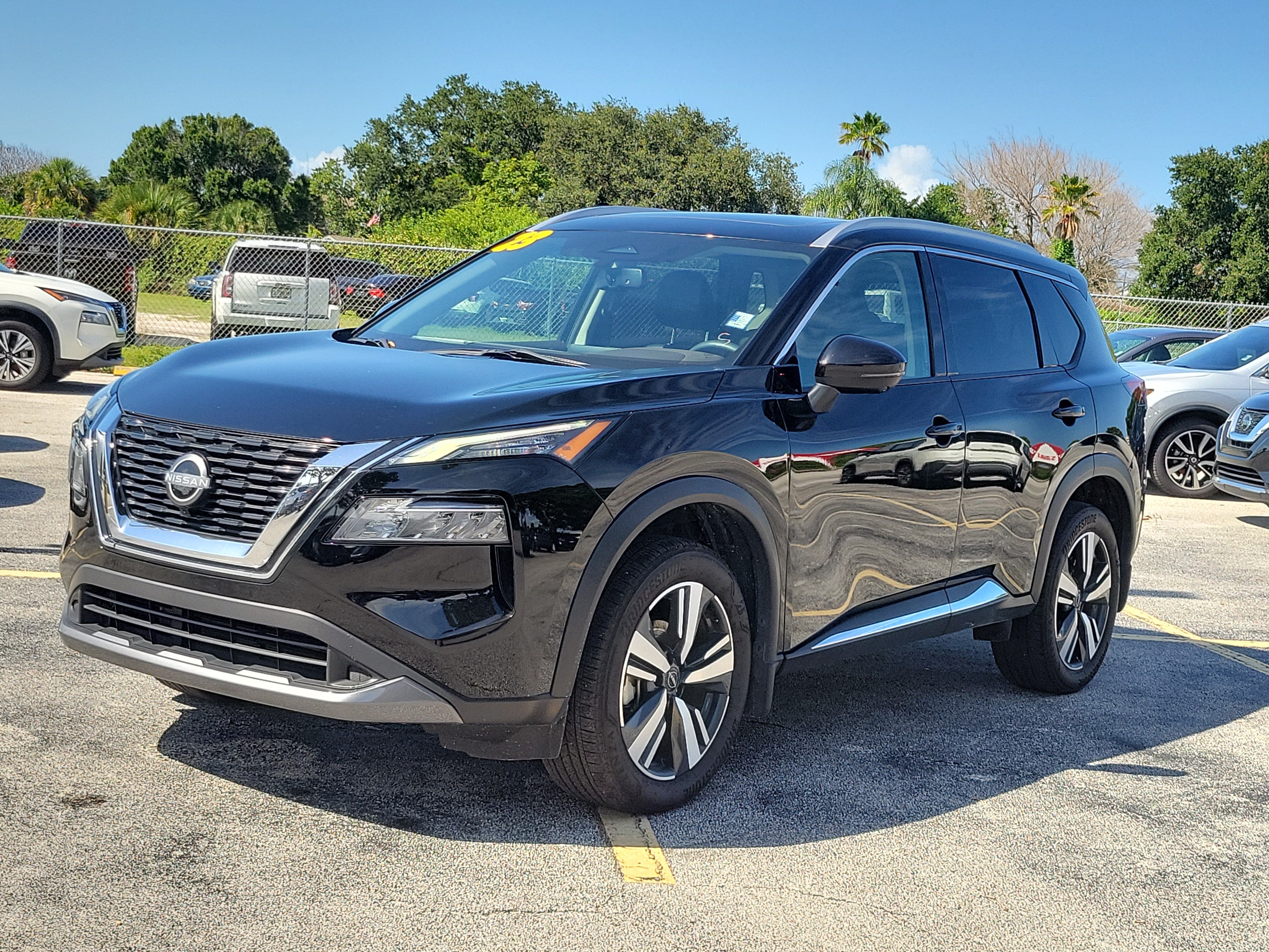Used 2023 Nissan Rogue SL AWD/4WD image 2