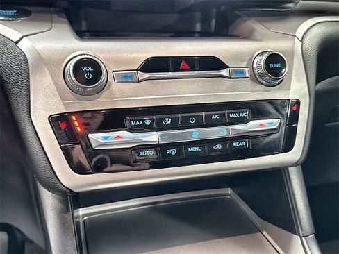 Used 2022 Ford Explorer XLT image 21