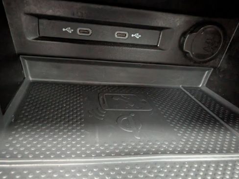 Certified 2024 Volkswagen Tiguan SE R-Line image 40