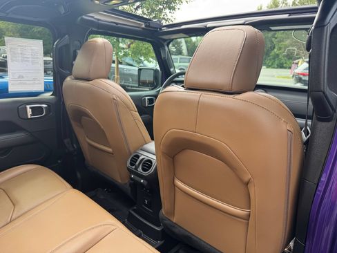 Used 2023 Jeep Wrangler Unlimited Sahara w/ Cold Weather Group AWD/4WD image 41