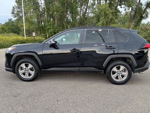 Used 2025 Toyota RAV4 XLE AWD/4WD image 2