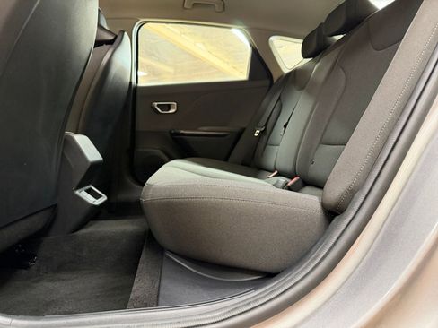 Used 2025 Kia K4 FWD image 24