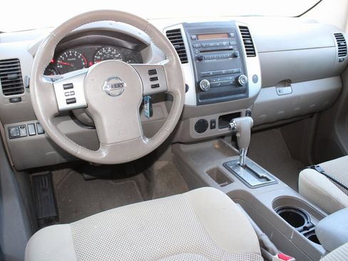 Used 2011 Nissan Frontier SV w/ SV Premium Utility Pkg image 4