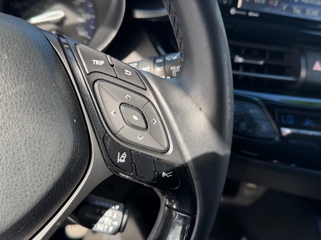 Used 2018 Toyota C-HR XLE FWD image 20
