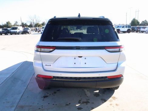 New 2025 Jeep Grand Cherokee Limited image 24