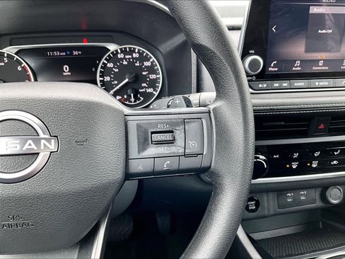 Used 2025 Nissan Rogue S image 23