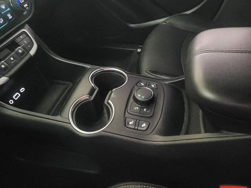 Used 2023 GMC Terrain SLT FWD image 26