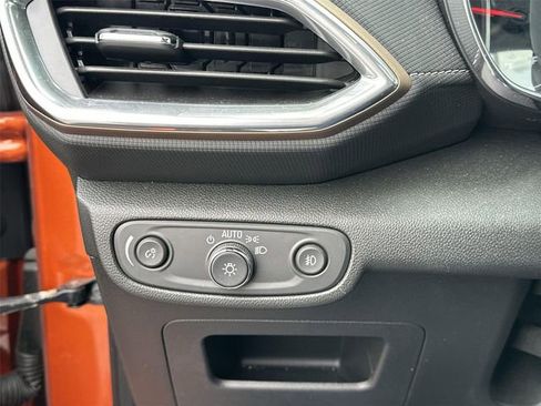 Used 2023 Chevrolet TrailBlazer ACTIV w/ Sun and Liftgate Package image 17