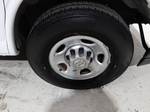 Used 2021 Chevrolet Express 2500 RWD image 33