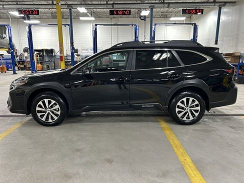 Certified 2025 Subaru Outback Premium image 5