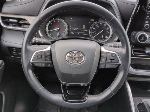 Used 2021 Toyota Highlander XLE image 25