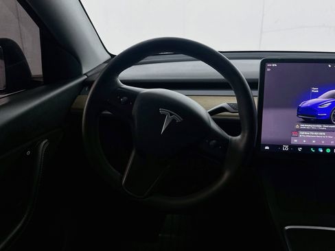 Used 2022 Tesla Model Y Long Range AWD/4WD image 17