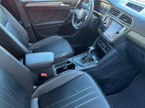 Certified 2022 Volkswagen Tiguan SE R-Line image 17