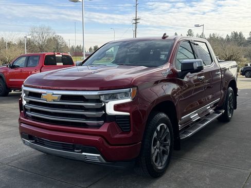 Used 2025 Chevrolet Silverado 1500 High Country w/ Technology Package image 4