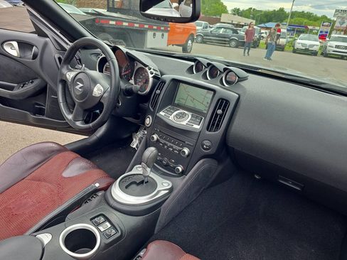 Used 2010 Nissan 370Z Touring w/ Sport Pkg RWD image 27