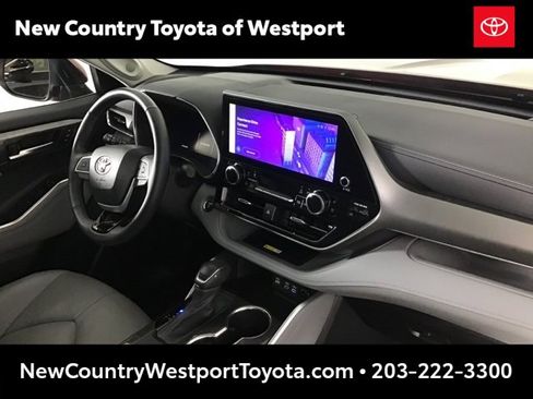 Used 2023 Toyota Highlander Limited image 22