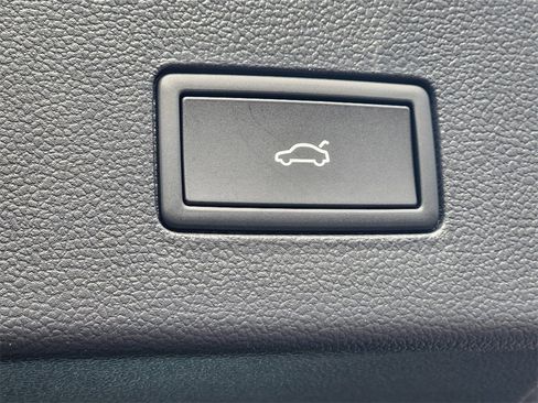 New 2026 Volkswagen Atlas Cross Sport SEL R-Line image 25