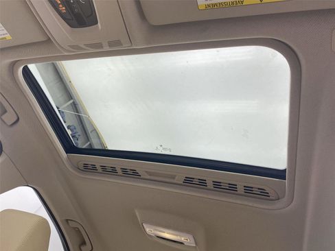 Used 2018 BMW 320i Sedan w/ Convenience Package image 24