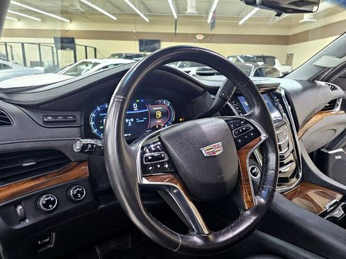 Used 2017 Cadillac Escalade ESV Premium Luxury image 21